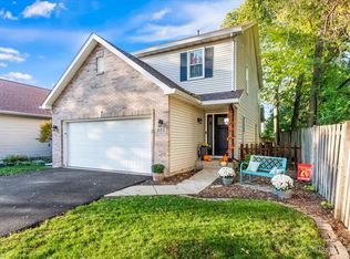 935 Breton Ct, Batavia, IL 60510