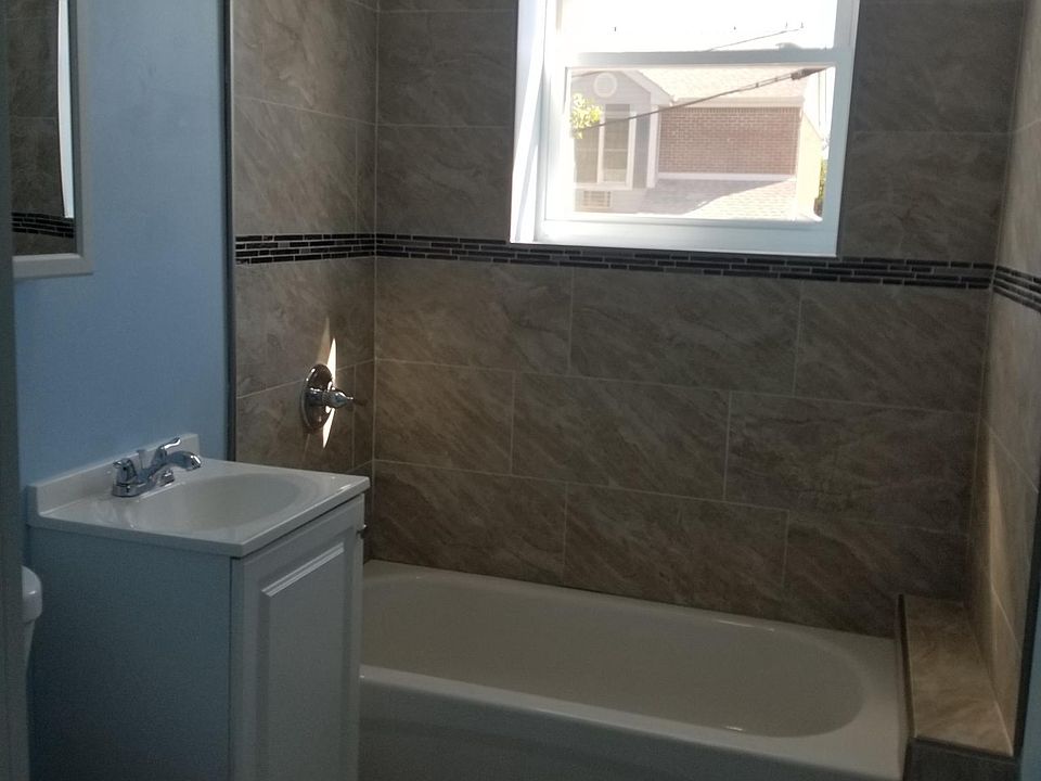 2nd image of 903 Bergen St #1