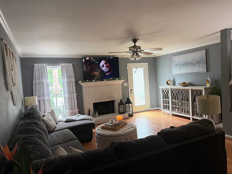 1657 Ashwood Ln — Photo 6