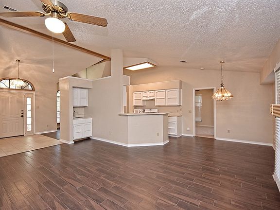 3rd image of 13022 Tamayo Dr