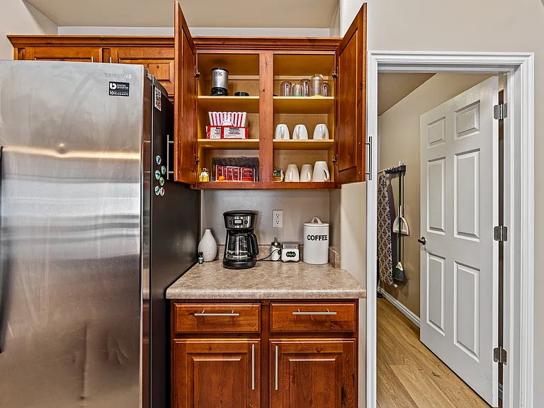 233 N Erastus Dr — Photo 10
