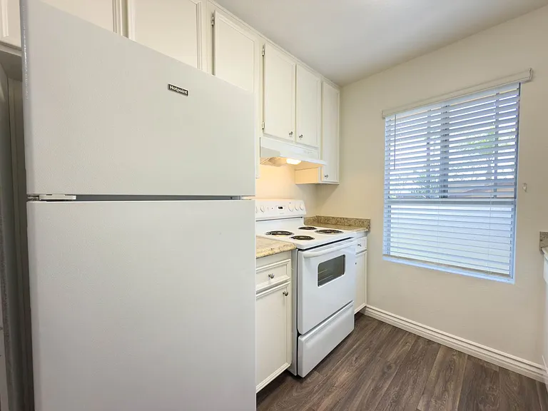 Parkview Poway Apartments — Photo 24