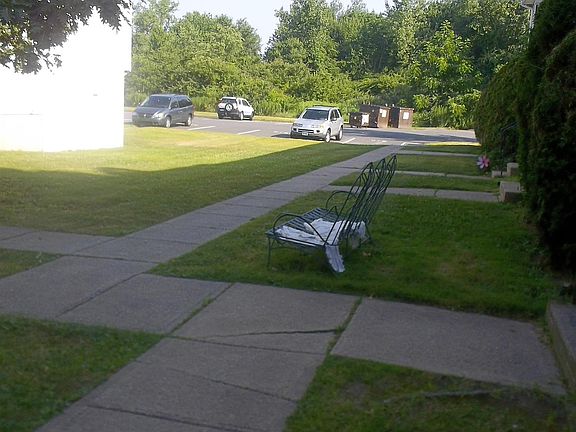 3rd image of 85 Bentwood Dr APT 2