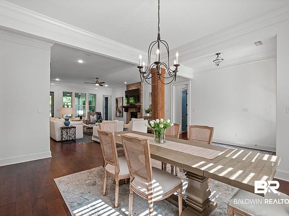 4th image of 428 Olde Lodge Blvd