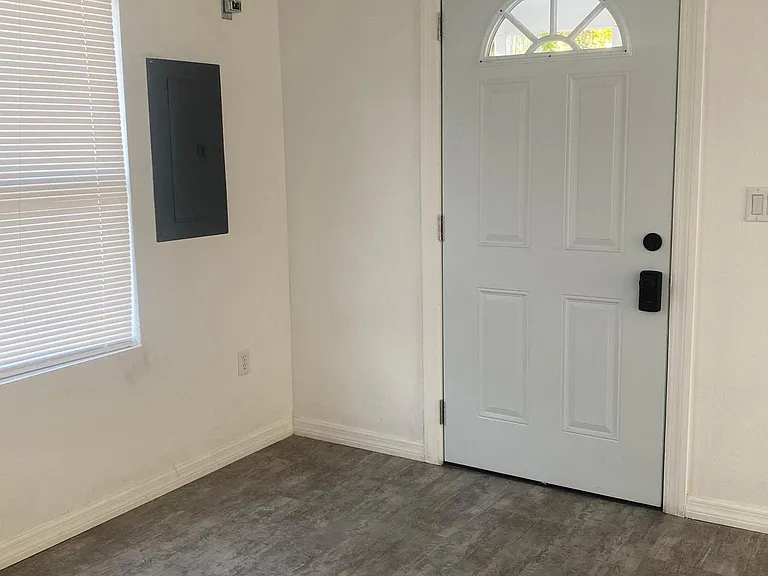 1810 Brack St — Photo 11