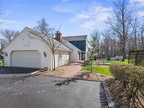 4th image of 4670 Pine Cone Dr