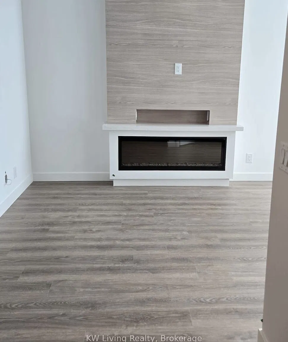Queen & Ashbridge Condos — Photo 2