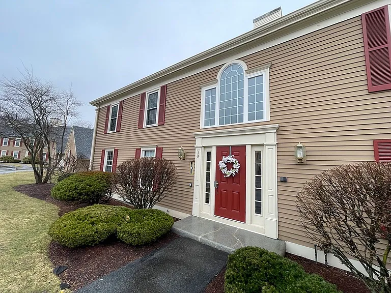 28 Essex Green Ln #D — Photo 1