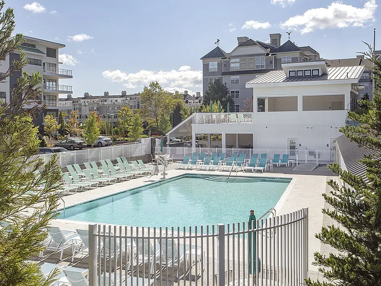 The Pool at Admirals Cove