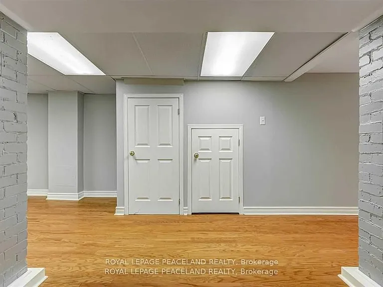 50 Manor Rd E — Photo 10