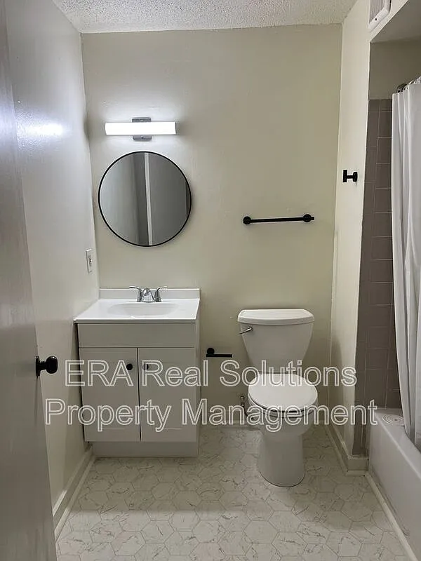 3 bed, 1.0 bath, 813 sqft, $1,510 — Photo 4