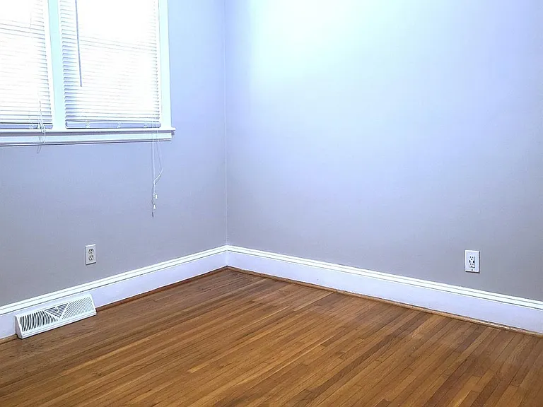 3731 Dresden Dr E — Photo 9
