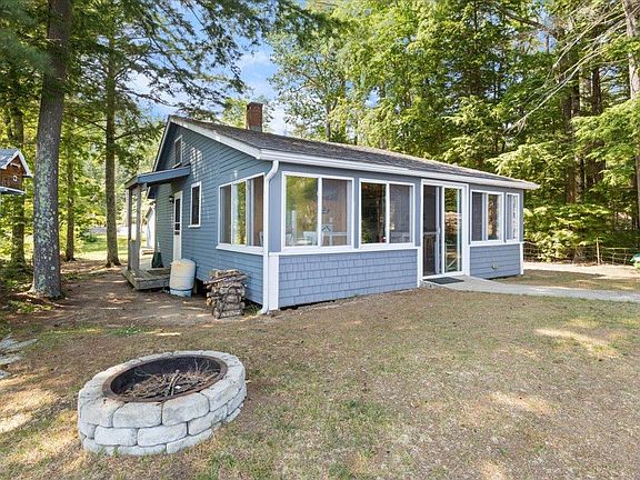 3rd image of 250 Arbutus Avenue