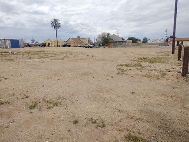 2nd image of 851 S 5th Ave
