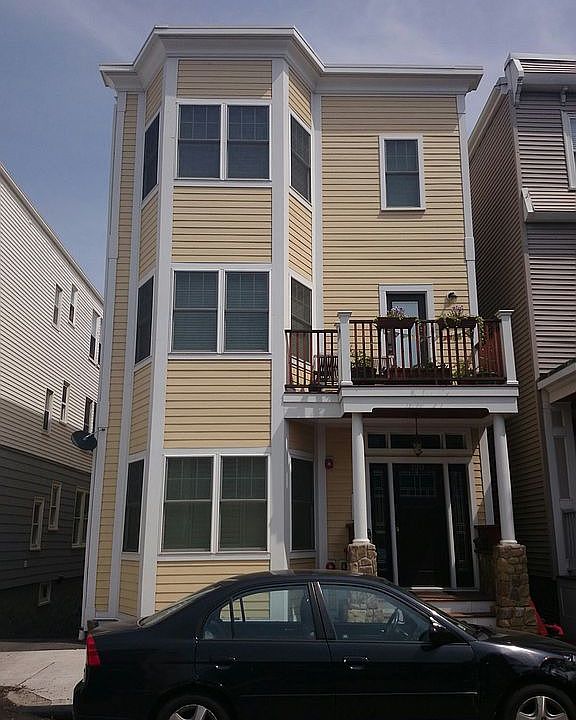 1st image of 618 E 2nd St Unit 3