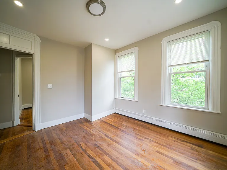 568 Green St #3 — Photo 7