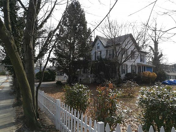 4th image of 206 Bayville Ave