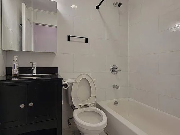 5th image of 33-60 10th St Floor 1