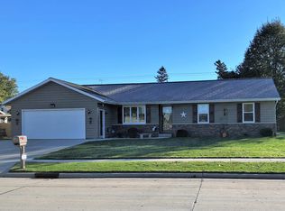 927 N 43rd St, Manitowoc, WI 54220