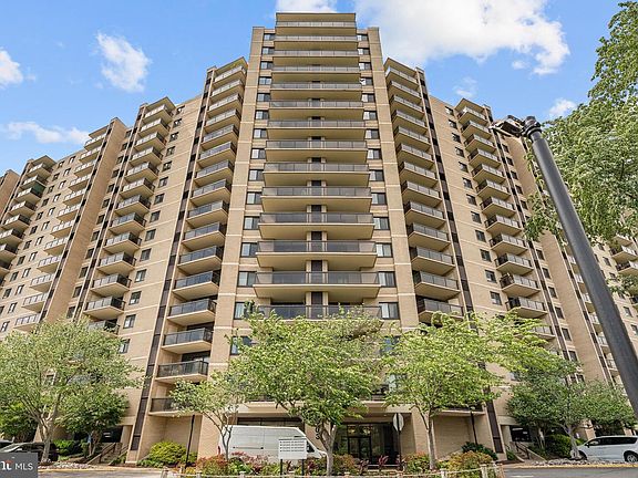 2nd image of 203 Yoakum Pkwy APT 609
