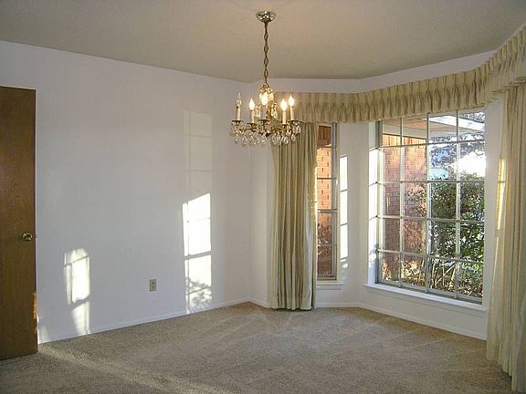 4th image of 1709 Northcrest Dr