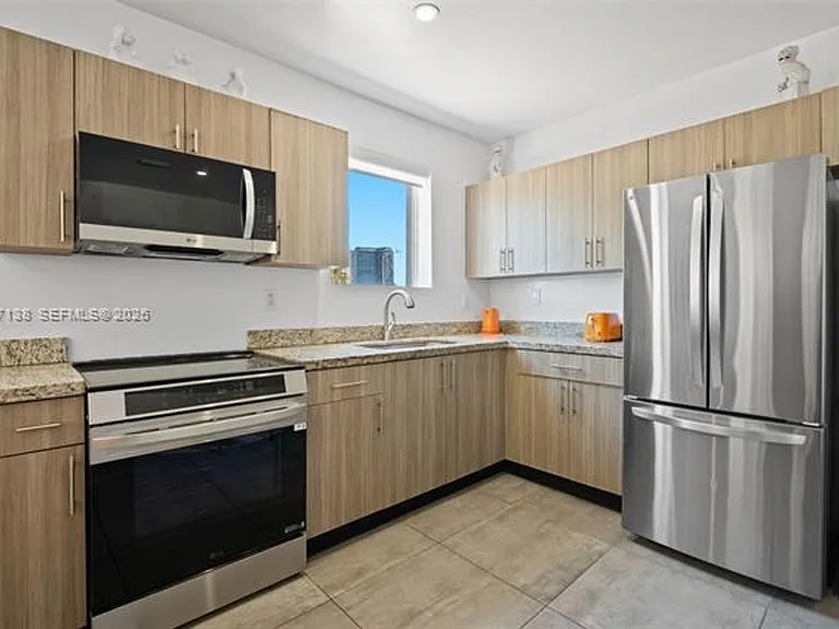 165 NW 39th St #CU-7 — Photo 8