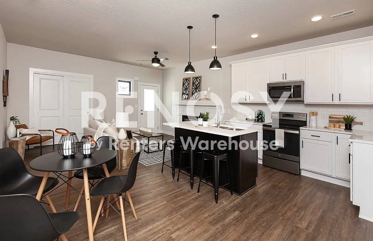 Two Bedroom Townhouse — Photo 4