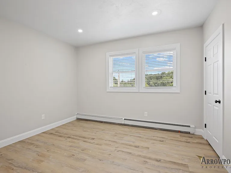 1 Manor Dr — Photo 36