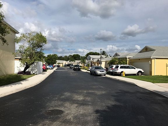 5th image of 390 W Riverbend Dr