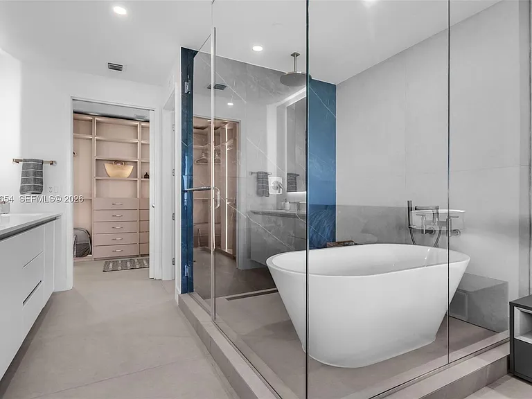 700 NE 24th St #1203 — Photo 19