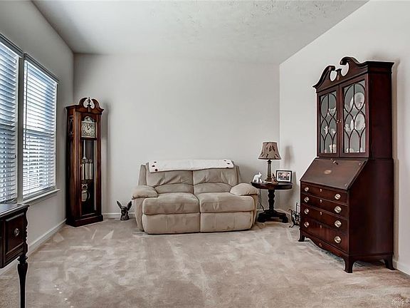 4th image of 9685 Linden Brook Dr