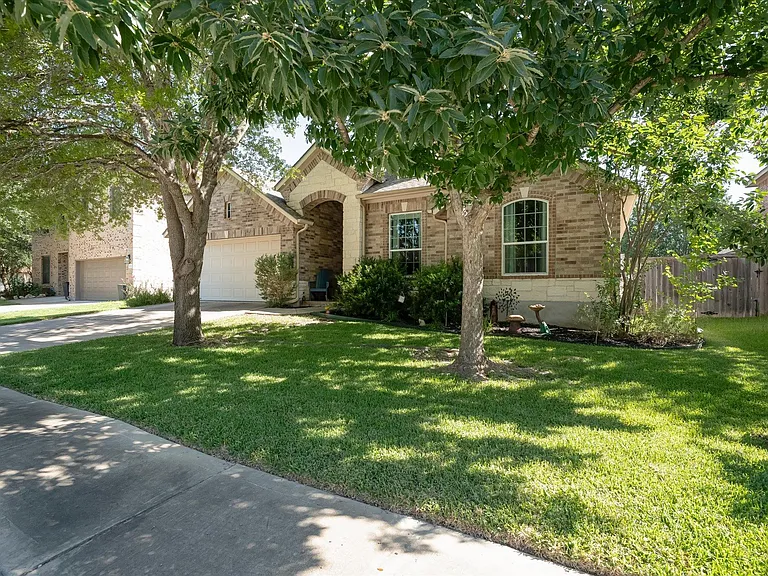 13717 Long Shadow Dr — Photo 2