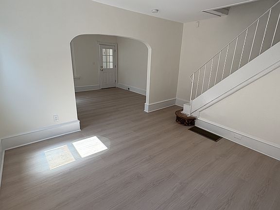 5th image of 705 Powell St