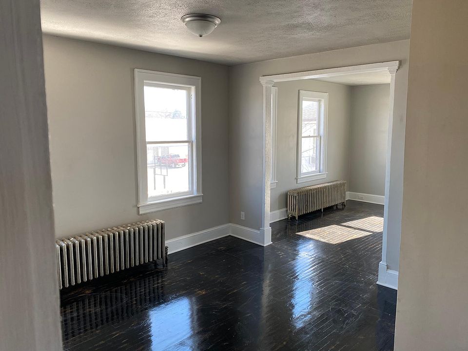 2nd image of 2408 Williamson Rd NE APT 2