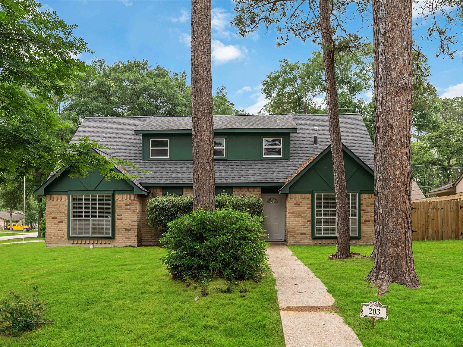5 bed, 2.5 bath, 2986 sqft, $2,400 — Photo 3