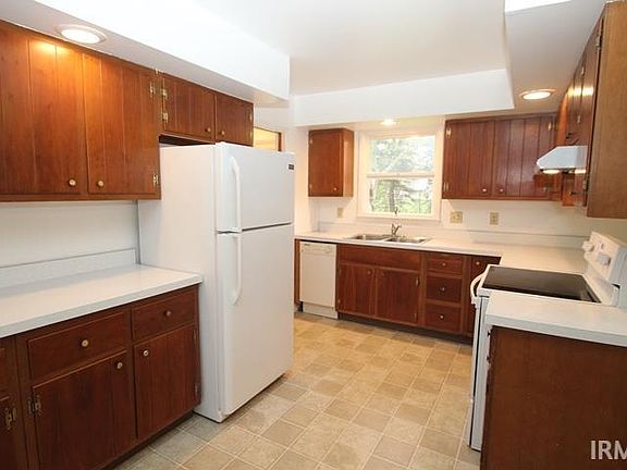 5th image of 8301 S Asbury Ln