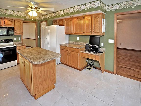 4th image of 36 Deerfield Dr