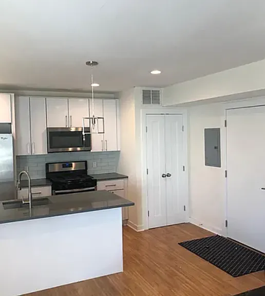 1834 Vineyard St — Photo 3