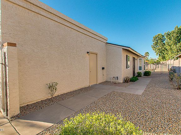 5th image of 922 E Wahalla Ln
