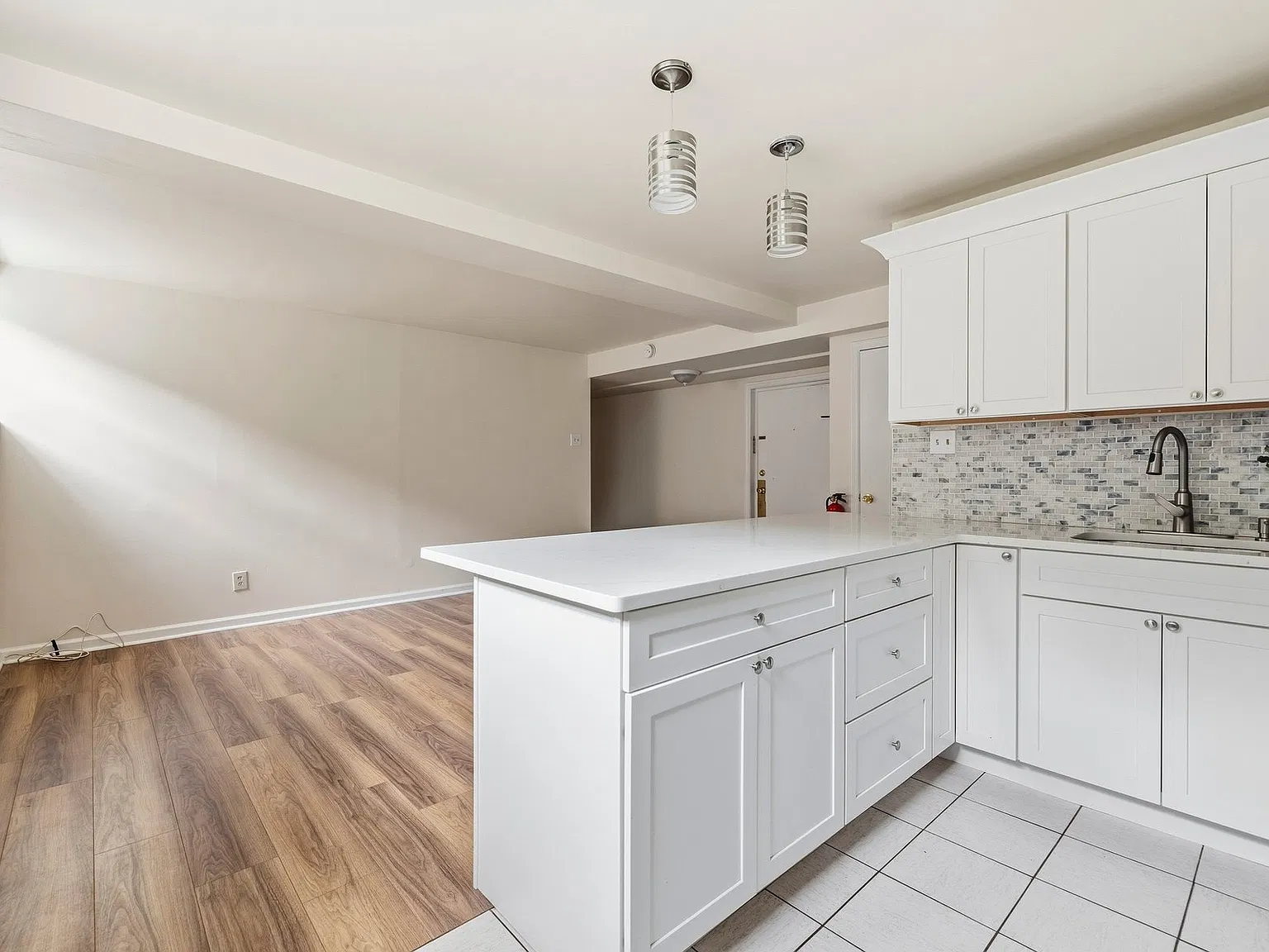 2 bed, 829 sqft, $2,300 — Photo 3