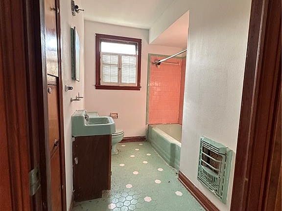 5th image of 715-17 N Woodlawn St