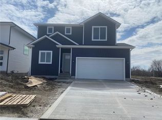 16632 Oakwood Dr, Urbandale, IA 50323