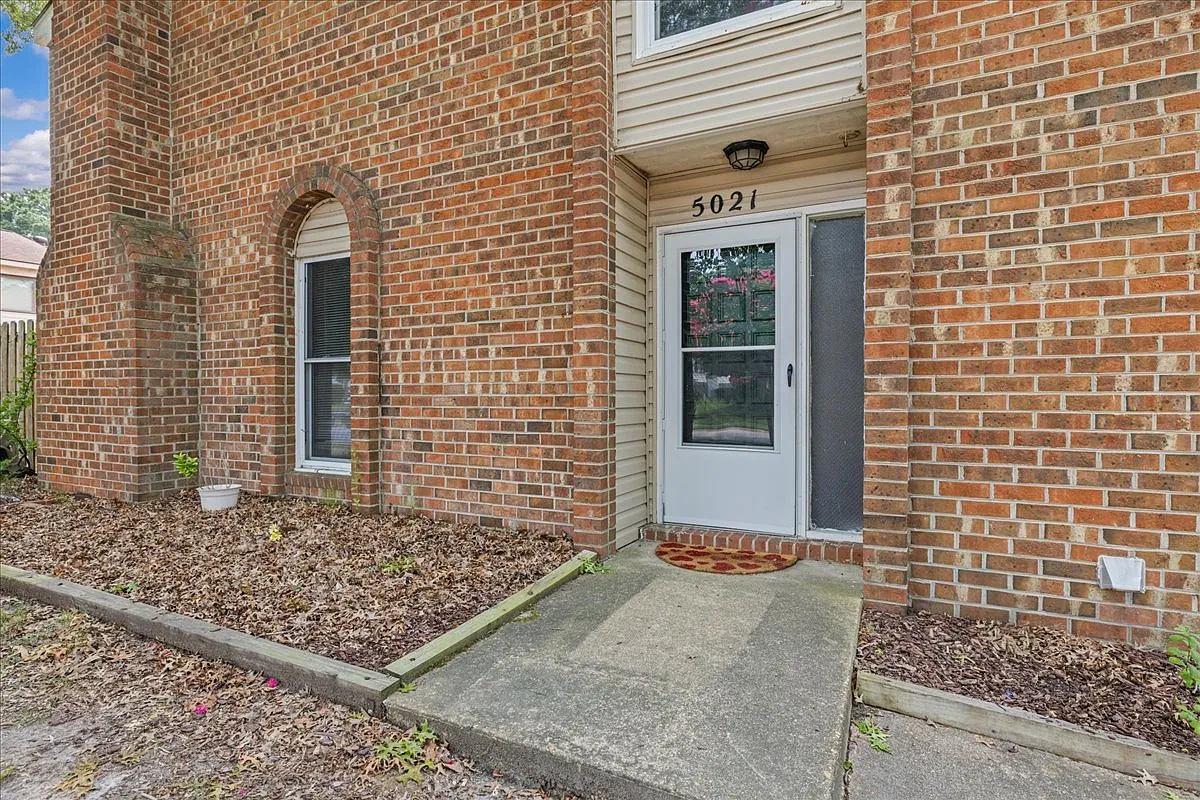4 bed, 1830 sqft, $2,450 — Photo 1