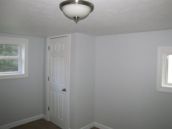 5th image of 212 W Lincoln St
