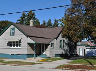 1616 Columbus St, Manitowoc, WI 54220