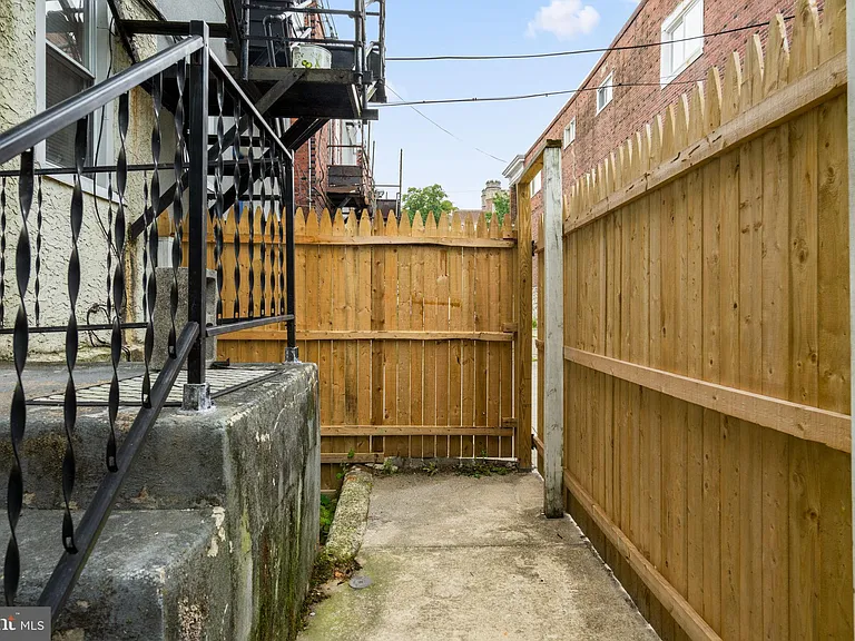 4617 Locust St #1 — Photo 22