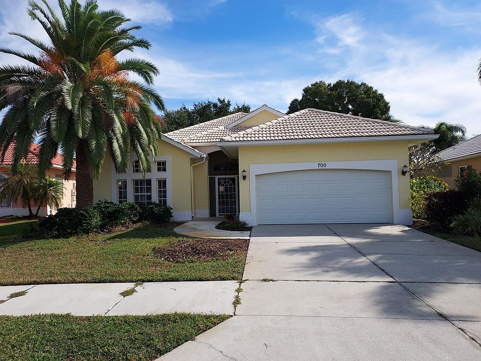 1st image of 700 Silk Oak Dr