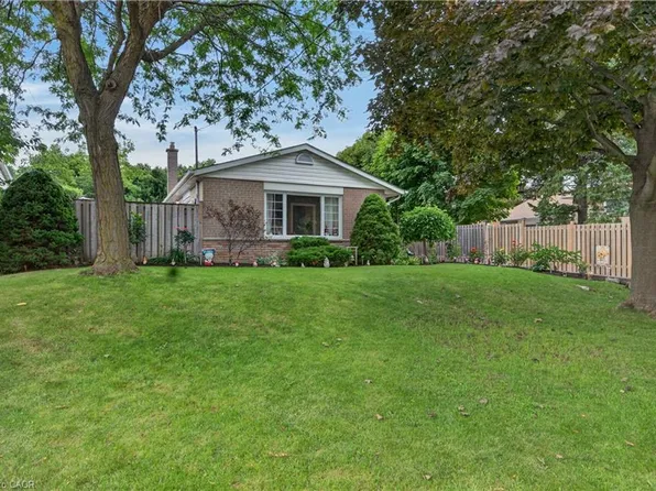 3 Cumbrian Ct, Brampton, ON L6X 2J7