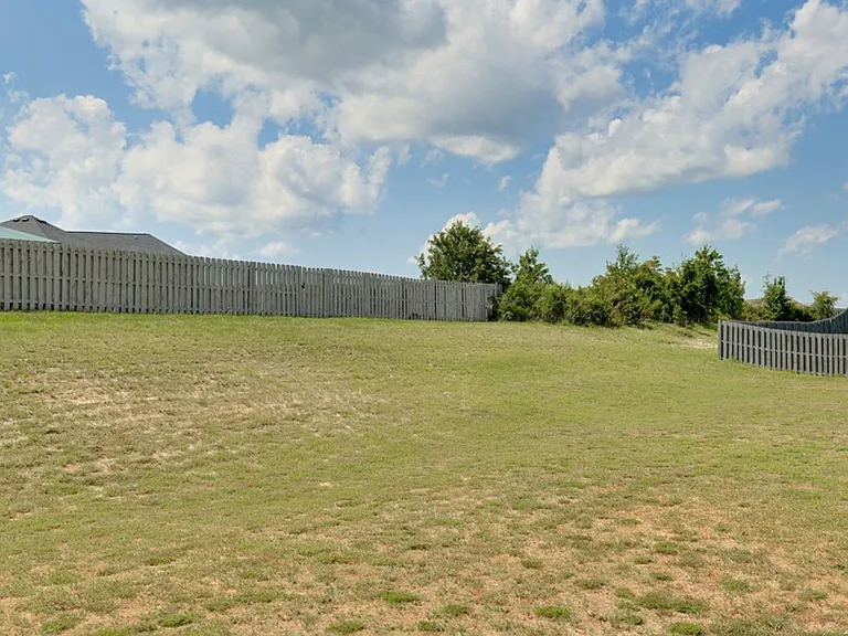 935 Hay Meadow Dr — Photo 41