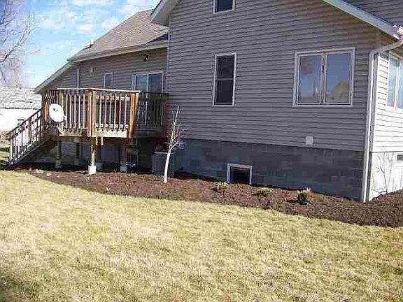 2nd image of 521 E 9th Street